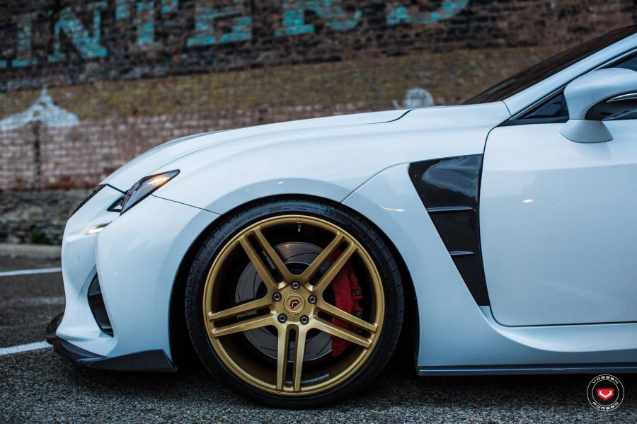 Детали экстерьера Lexus RC F on Vossen Wheels (VPS-302) 2017 года  (фото 3 из 15)